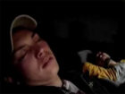 【無修正ゲイ動画】街を徘徊し車で居眠りしている人や公園のベンチで居眠りしている人のチンポや身体を弄る変態痴漢野郎が撮ったヤバめ映像！